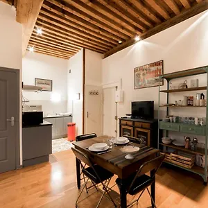 https://st-just-42m2-proche-vieux-lyon.hotels-rhonealpes.com